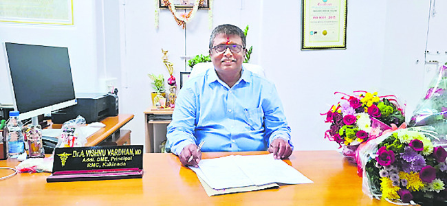 జగన్‌ను కలసిన ముదునూరి  1