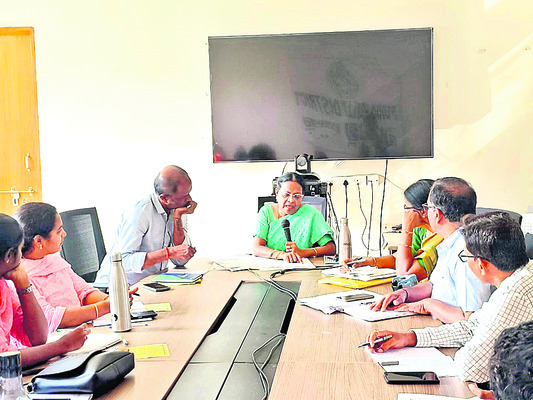 ఇళ్లపట్టాలు అందిస్తాం1
