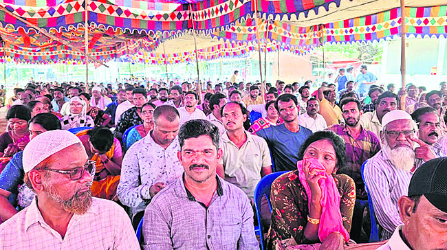 నిర్వాసిత కాలనీల్లో మౌలిక సదుపాయాల కల్పనకు కృషి1
