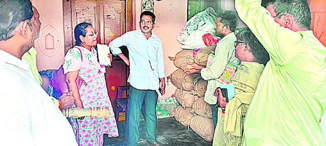 జిల్లా వ్యాప్తంగా పోలీసుల తనిఖీలు 1