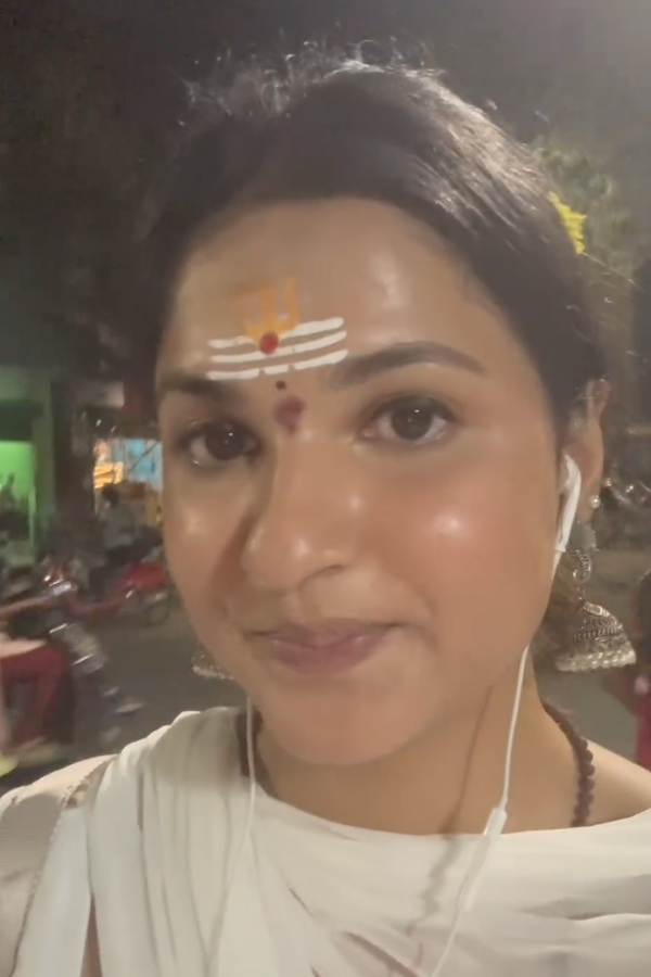TV Actor Prabhakar with his wife And daughter visited Arunachalam Temple Photos3