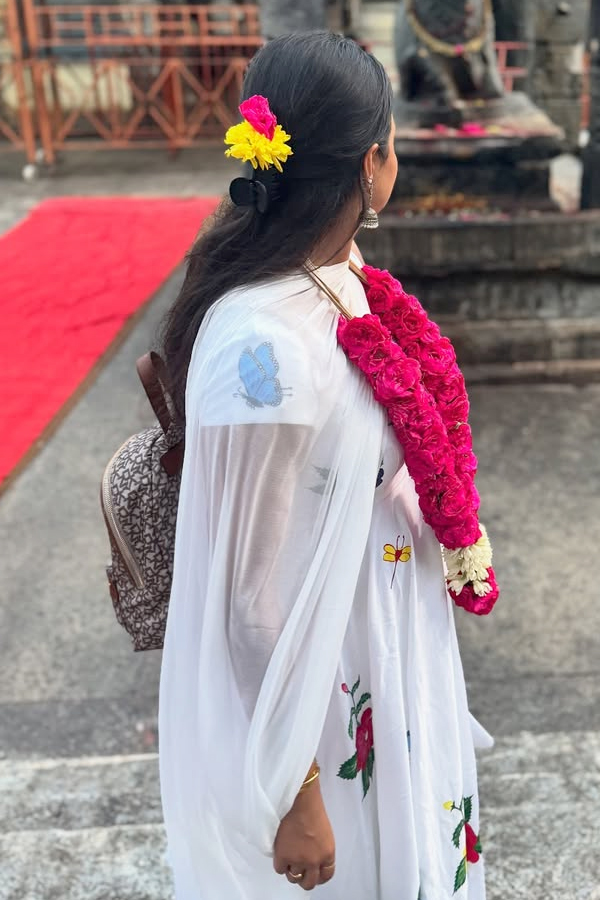 TV Actor Prabhakar with his wife And daughter visited Arunachalam Temple Photos5