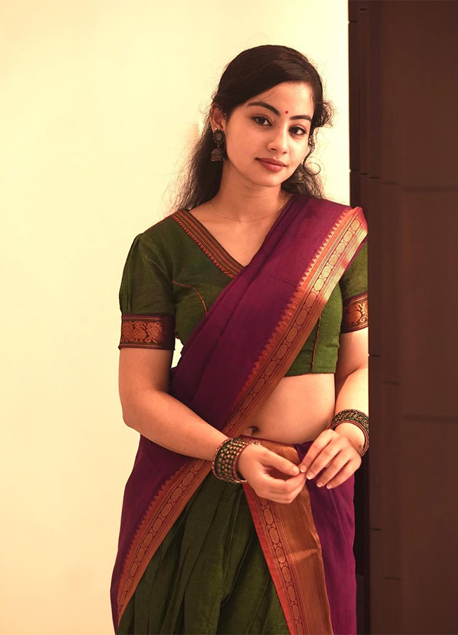 Tollywood Actress Shriya Kontham Viral photos 16