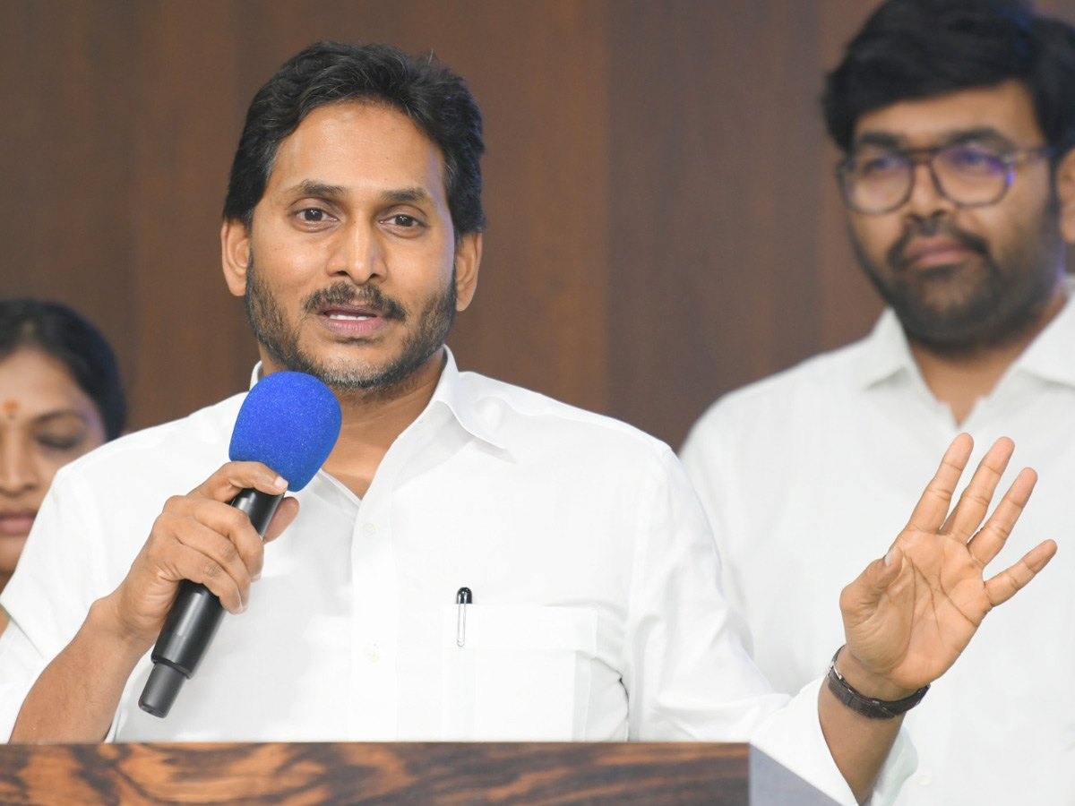 YS Jagan Meeting With Party Leaders At Rajampet,Madakasira Photos4