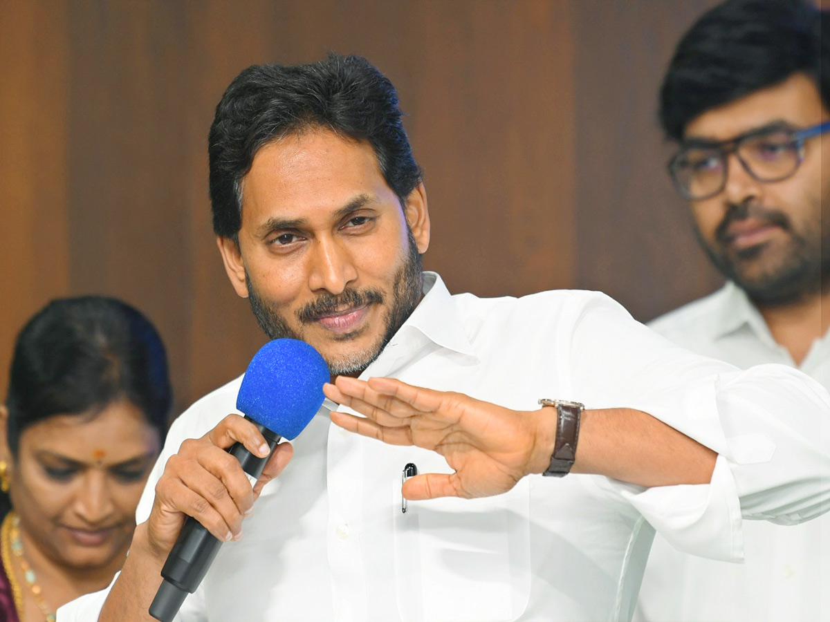 YS Jagan Meeting With Party Leaders At Rajampet,Madakasira Photos13