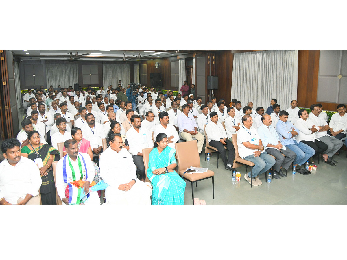 YS Jagan Meeting With Party Leaders At Rajampet,Madakasira Photos3