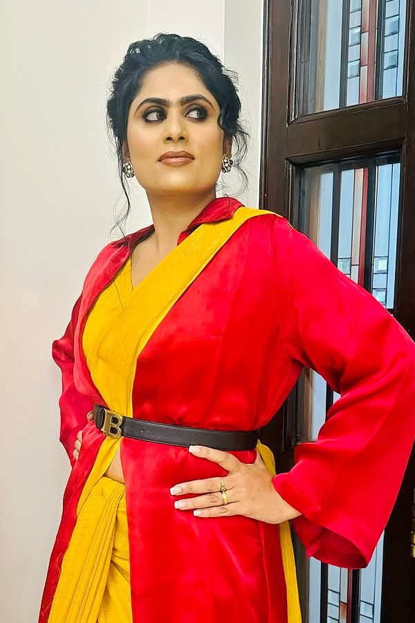 producer Dil Raju Wife Tejaswini Glamorous Stills Photos5