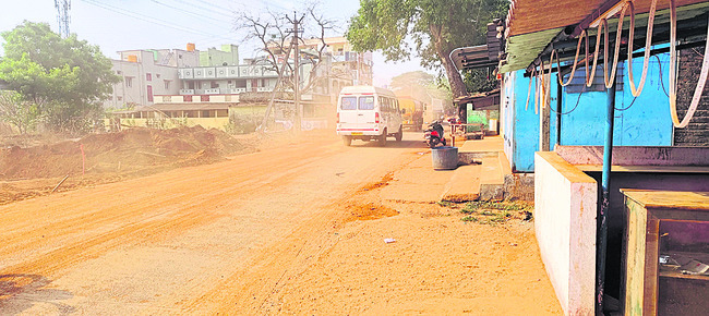 గ్యాస్ పైపులైన్ల పేరుతో అడ్డగోలు తవ్వకాలు
1