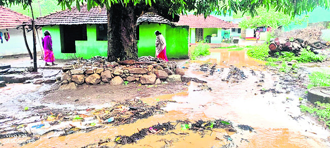 ఈదురు గాలుల బీభత్సం1