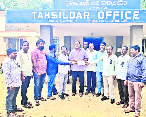 గళమెత్తిన జర్నలిస్టు సంఘాలు1