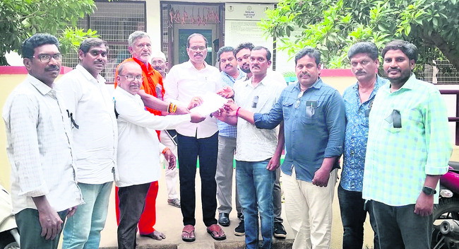 కలం గళంపై కక్ష సాధింపు2