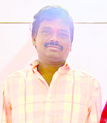 ప్రయాణికురాలికి బ్యాగ్ అప్పగింత 1