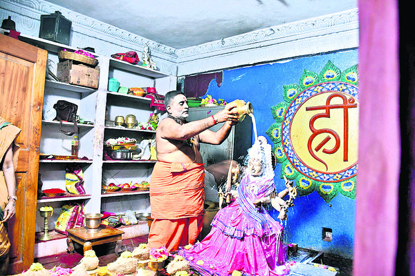 ‘గ్రేటర్’ పరిధిలో జోరుగా మట్టి, మొరం దందా5