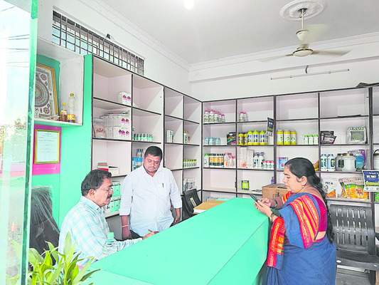షాద్నగర్ కవులకు సత్కారం
1