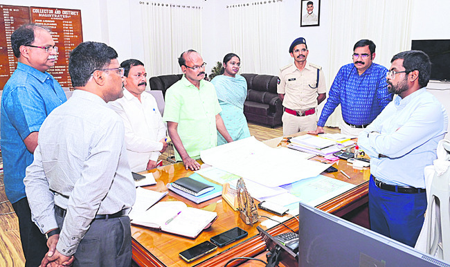 అవార్డు అందుకున్న కృష్ణాజిల్లా కలెక్టర్ బాలాజీ3