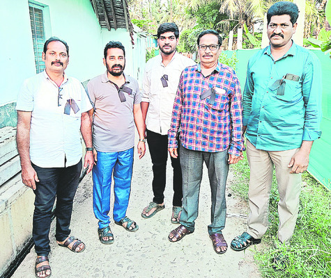 సాక్షిపై కక్ష సాధింపు దారుణం4