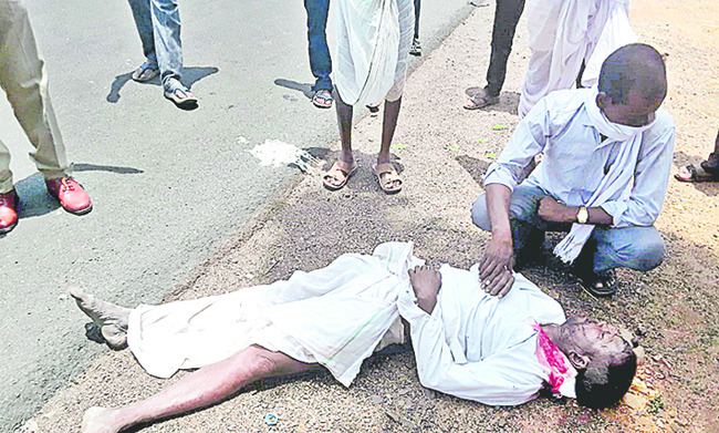 రెండు ద్విచక్రవాహనాలు ఢీ 1