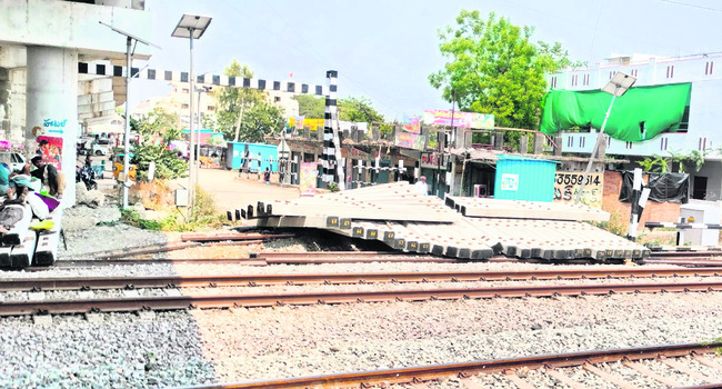 అన్నీ.. అవరోధాలే1