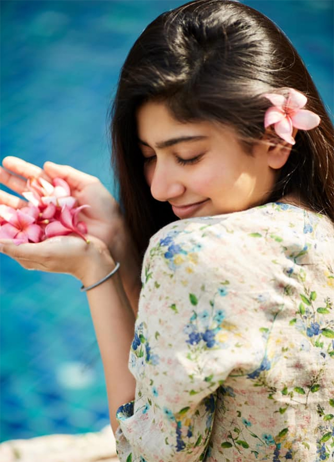 Actress Sai Pallavi Birthday Pics 15