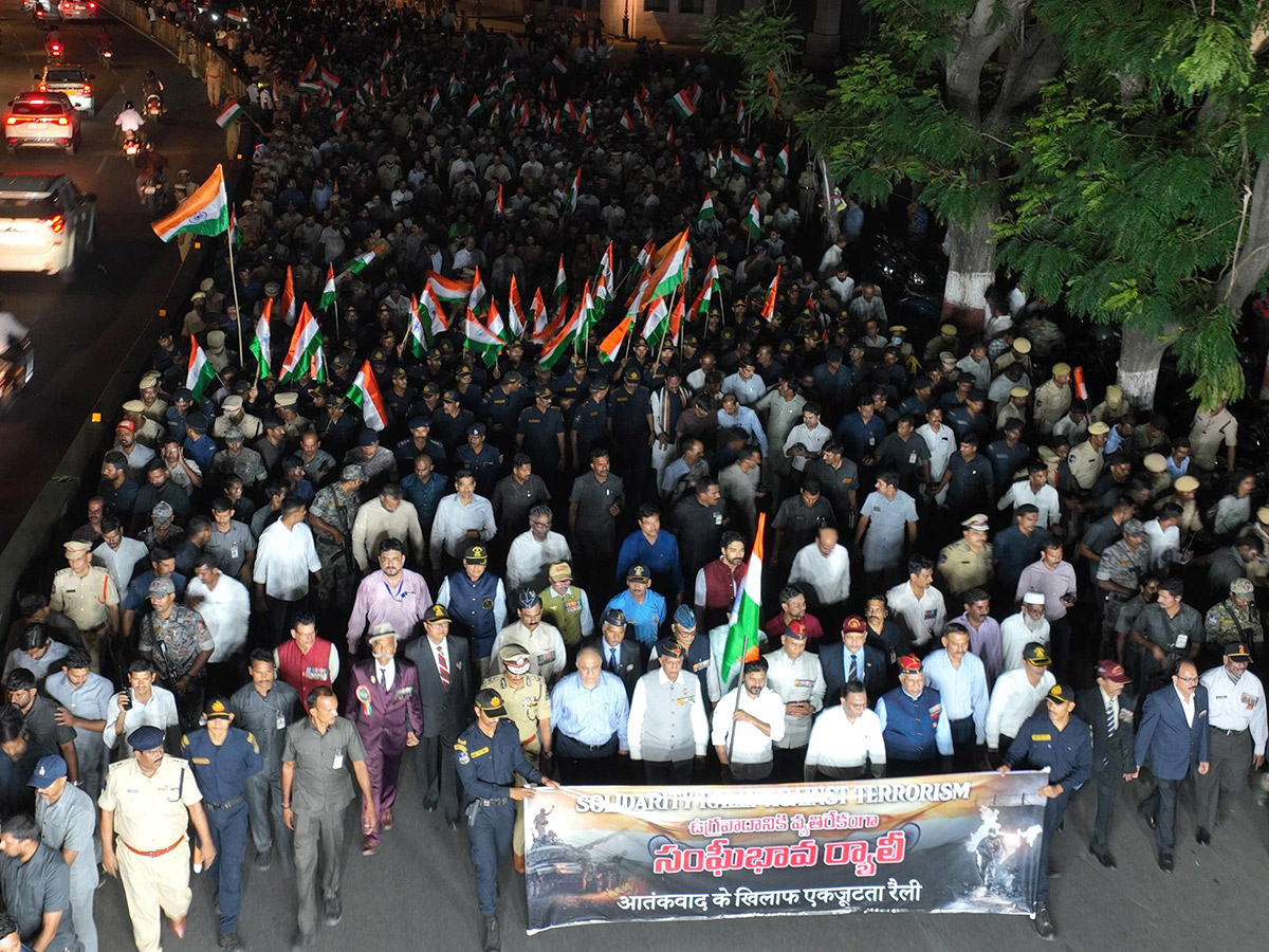 హైదరాబాద్ : సైన్యానికి సంఘీభావం..సీఎం రేవంత్‌ క్యాండిల్ ర్యాలీ (ఫొటోలు ...