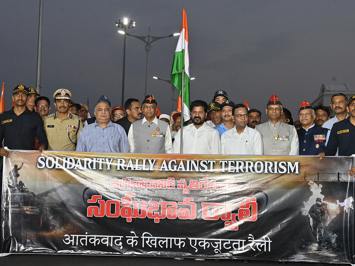 హైదరాబాద్ : సైన్యానికి సంఘీభావం..సీఎం రేవంత్‌ క్యాండిల్ ర్యాలీ (ఫొటోలు ...