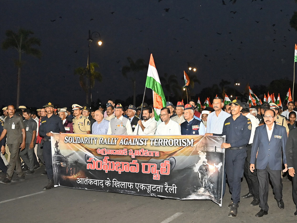 హైదరాబాద్ : సైన్యానికి సంఘీభావం..సీఎం రేవంత్‌ క్యాండిల్ ర్యాలీ (ఫొటోలు ...