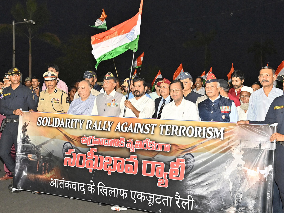 హైదరాబాద్ : సైన్యానికి సంఘీభావం..సీఎం రేవంత్‌ క్యాండిల్ ర్యాలీ (ఫొటోలు ...