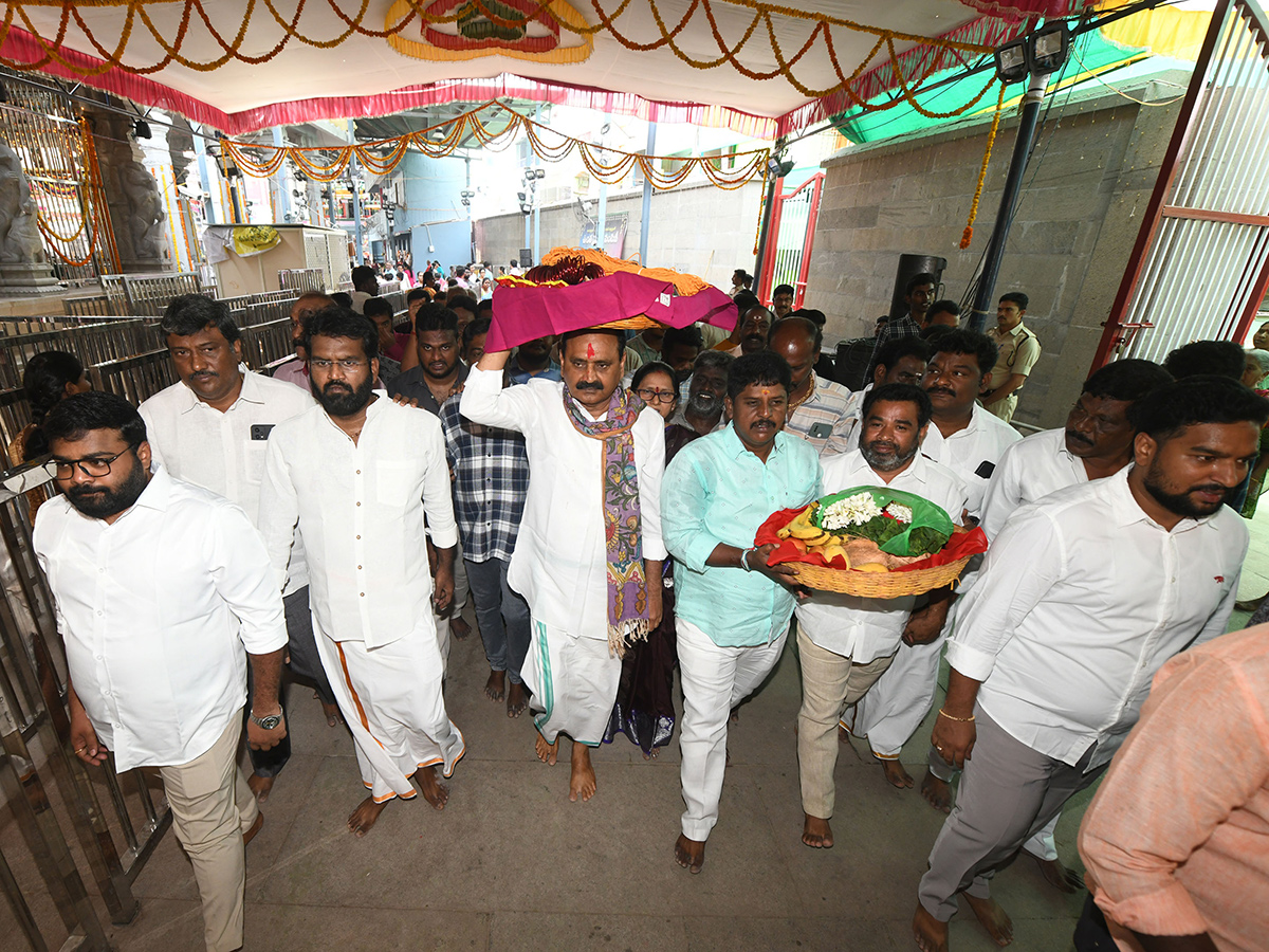 Devotees : Tirupati Gangamma Jatara Festival Photos3