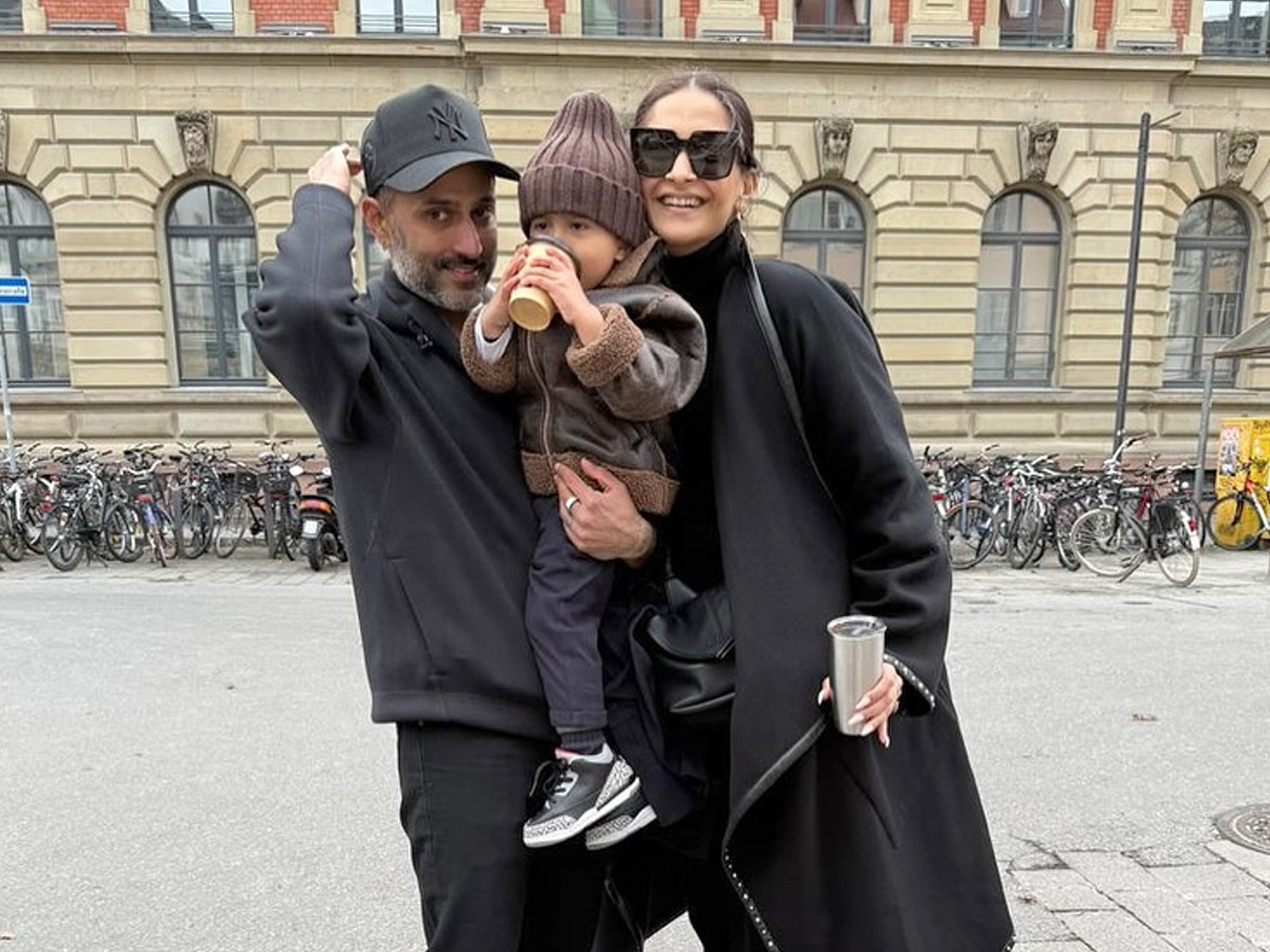 Sonam Kapoor shares unseen wedding pics with husband Anand Ahuja on 7th Anniversary Photos13
