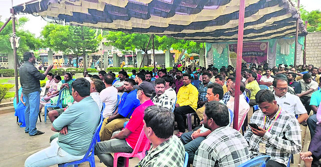 కాంగ్రెస్ వల్లే మత కలహాలు పెచ్చు 1