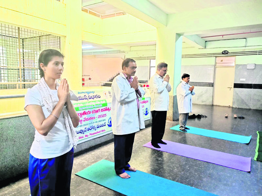 జెన్‌కో, ఎస్సారెస్పీ అధికారుల మధ్య ఫ్రెండ్లీ మ్యాచ్‌2