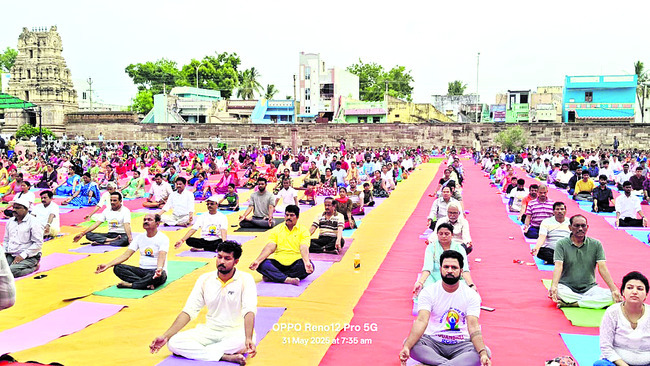 యోగాతో ఆరోగ్యానికి రక్ష 1