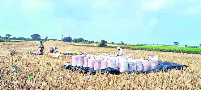 ● సేద్యానికి, చదువులకూ ఒకేసారి ఖర్చులు ● రైతులు, సామాన్1