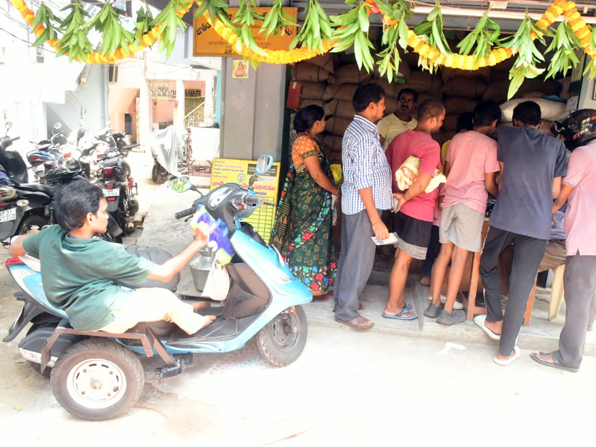 andrapradesh government stops ration door delivery15