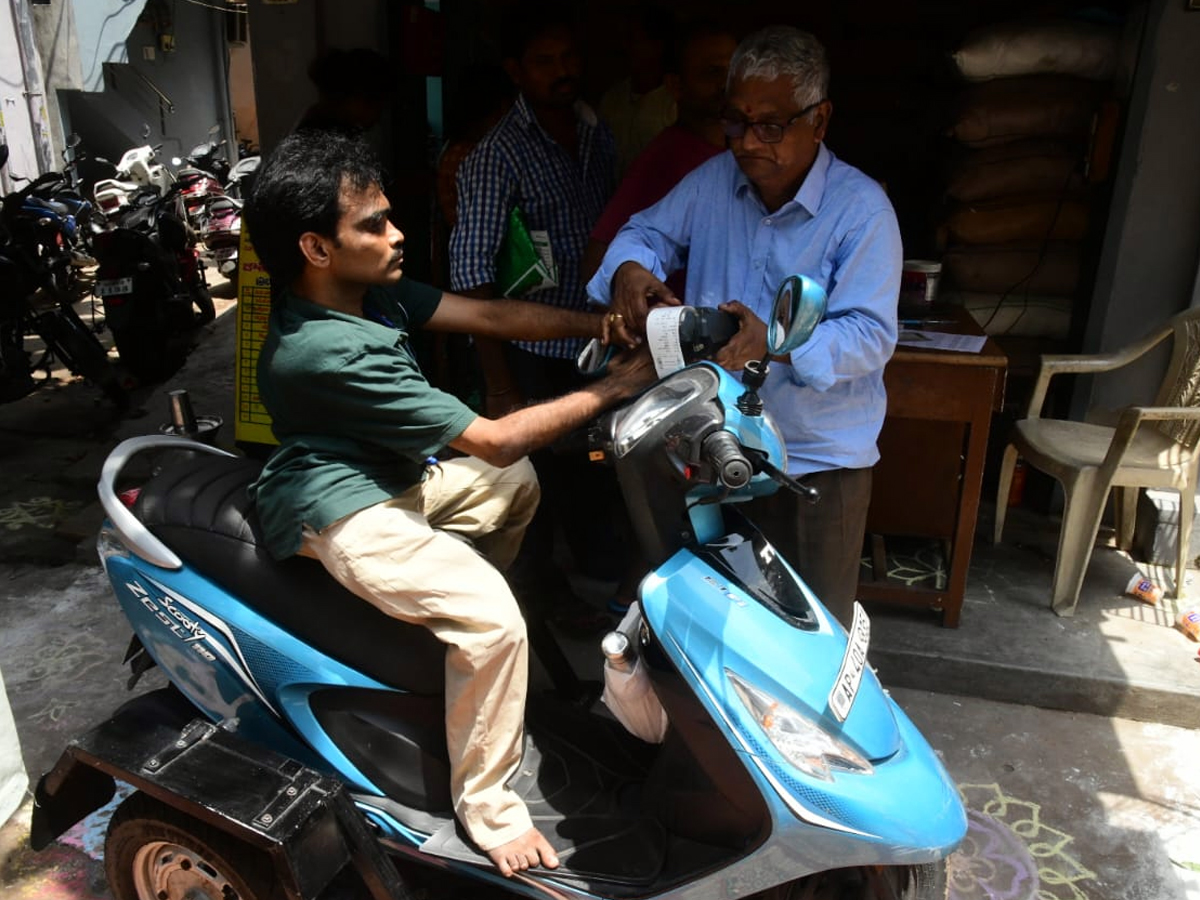 andrapradesh government stops ration door delivery17
