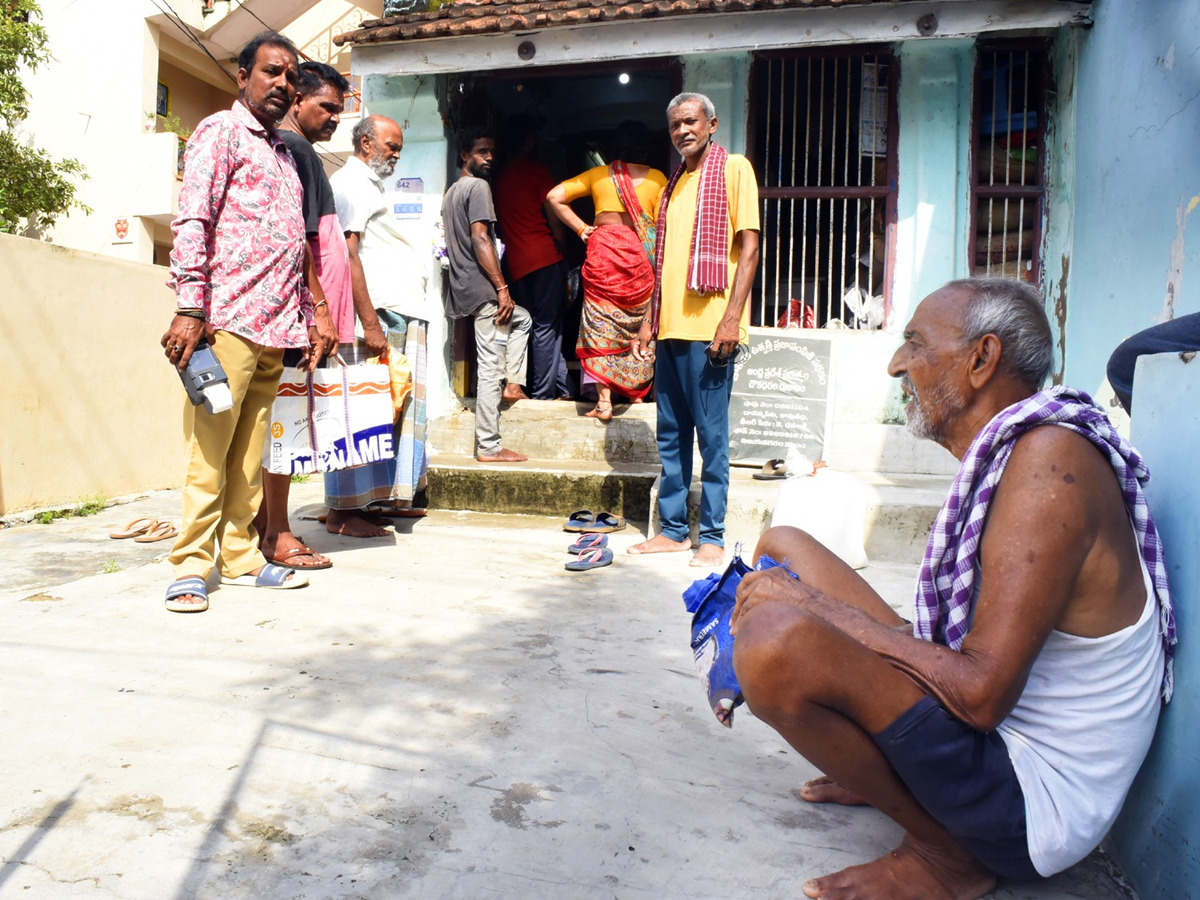 andrapradesh government stops ration door delivery4