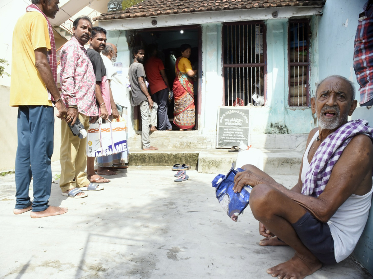 andrapradesh government stops ration door delivery5