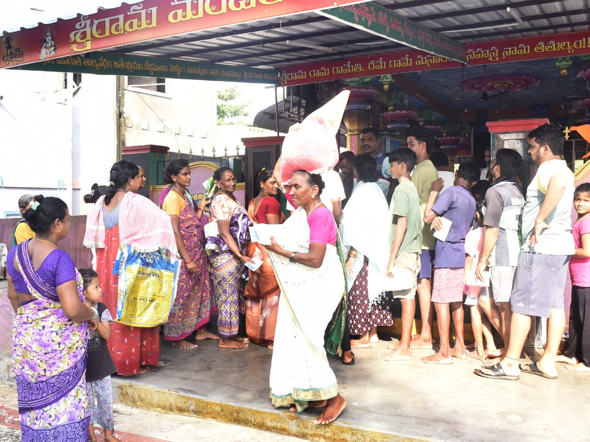 andrapradesh government stops ration door delivery6