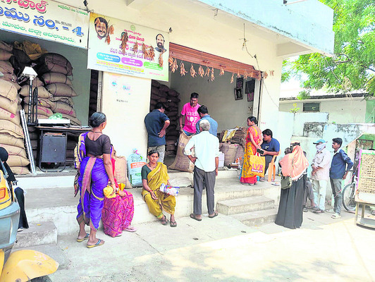 ● మూడు నెలల కోటా బియ్యం పంపిణీలో జాప్యం ● తోడైన సర్వర్‌3