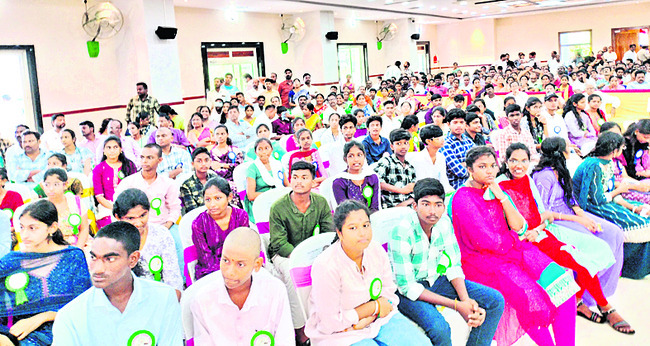 విద్యార్థులే దేశానికి పట్టుకొమ్మలు 1