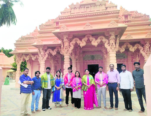 యాదగిరీశుడి సన్నిధిలో ట్రైనీ ఐఏఎస్‌ అధికారులు1