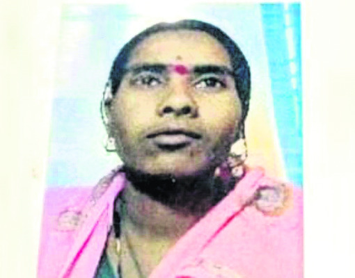 ఇంటి పైకప్పు కూలి మహిళ మృతి 1