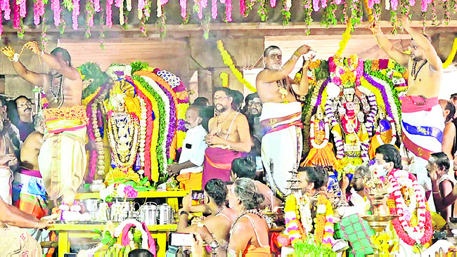 ఘనంగా అర్ధనారీశ్వరుడి రథోత్సవం1