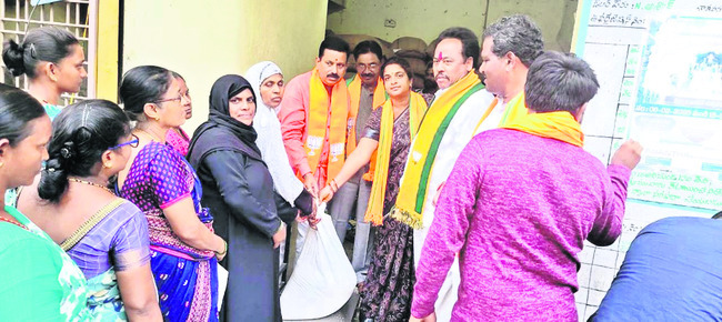 విత్తన దుకాణాల్లో తనిఖీలు
2