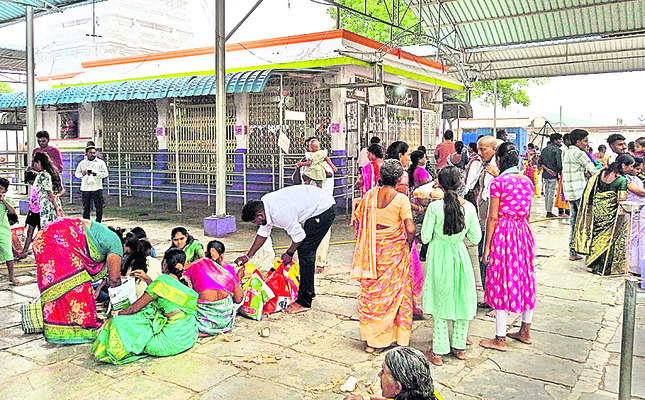 సీఎంను కలిసిన   మంత్రి అడ్లూరి లక్ష్మణ్‌కుమార్‌1