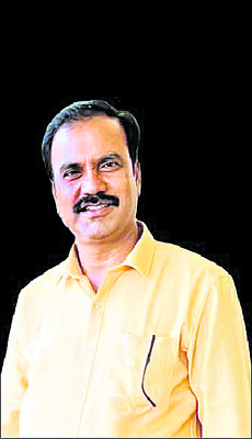 విద్యార్థుల నమోదు పెంచమంటూ టీచర్లను తొలగిస్తారా?1