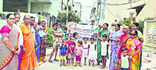వెండి కిరీటం బహూకరణ3