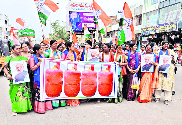వెండి కిరీటం బహూకరణ4