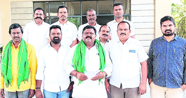 సీఎంను కలిసిన   మంత్రి అడ్లూరి లక్ష్మణ్‌కుమార్‌3