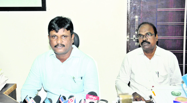 ప్రజావాణికి 96 ఫిర్యాదులు
1